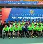 国内足球联赛高潮迭起，球队奋力拼搏