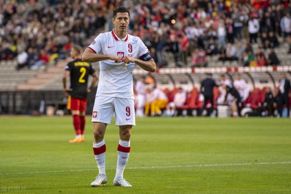 莱万多夫斯基遭遇二十连败，巴黎圣日耳曼教练面临压力！的简单介绍